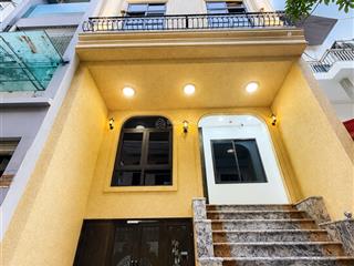 Cắt lỗ sâu, căn nhà chdv 92m² 8 tầng với 38 phòng khép kín cho thuê. 220tr/tháng ô tô qua.