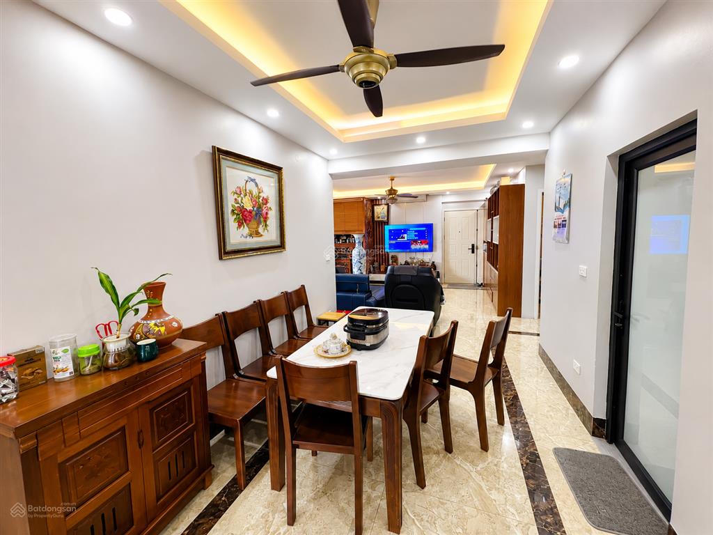 Chủ nhà cán bộ nhà nước bán căn chung cư 154m2 4 ngủ 2 vệ sinh, view xem pháo hoa văn quán.
