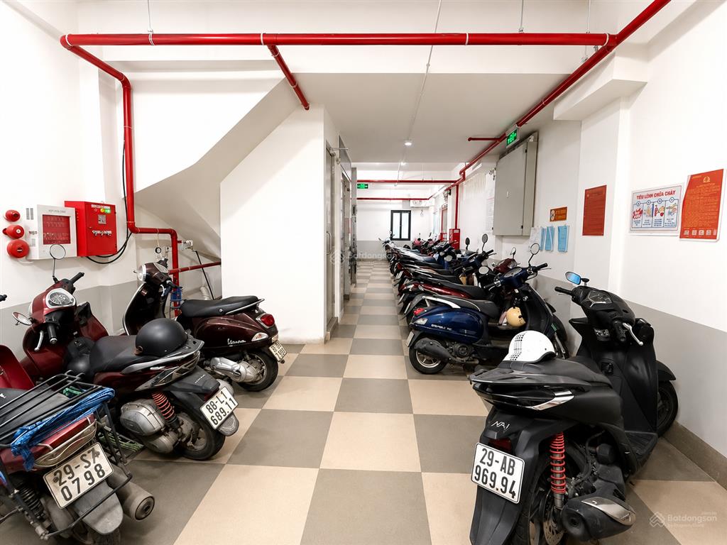 Bom tấn nhà căn hộ dịch vụ 125m2 31 căn hộ  ngay ngã tư sở giá cắt lỗ sâu 2 thang máy 2,4 tỷ/năm.
