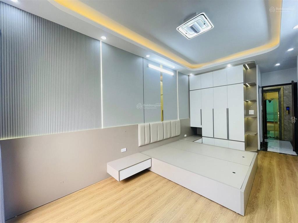 Hot  hơn 10 tỷ sở hữu nhà phân lô quân đội hoàng văn thái 37m2 5t thang máy. xem ngay