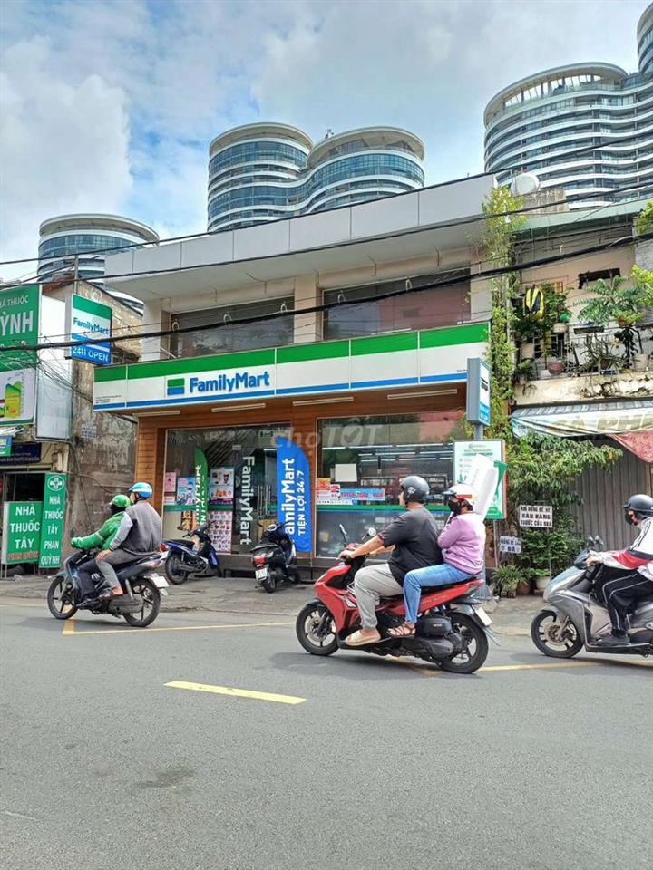 Mặt Tiền Ngô Tất Tố 8 x15m 3 lầu suốt vị trí sầm uất