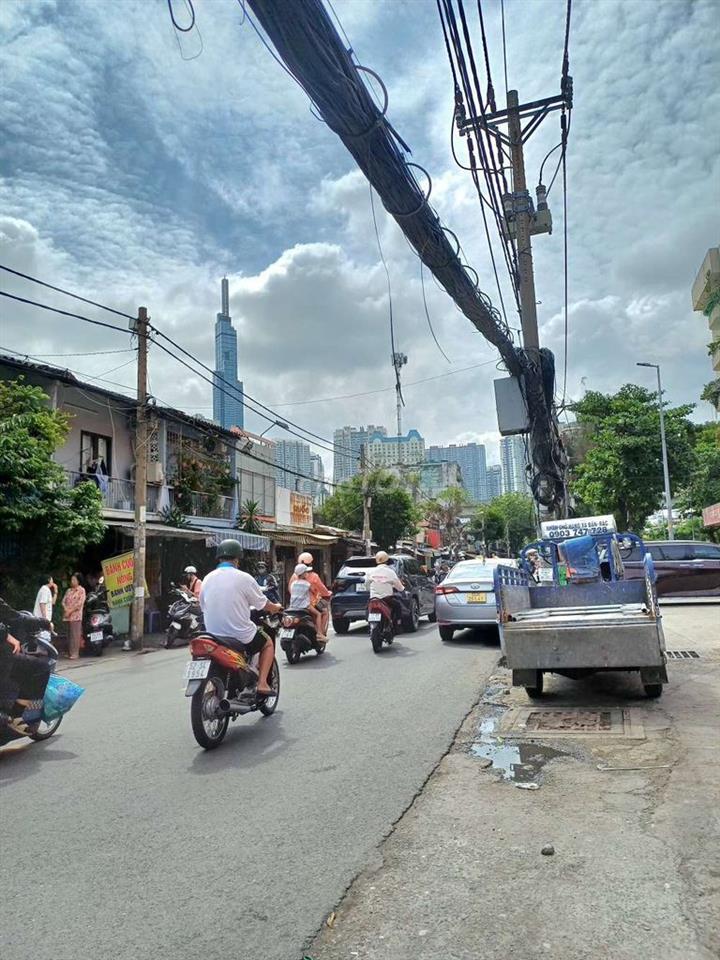 Mặt Tiền Ngô Tất Tố 8 x15m 3 lầu suốt vị trí sầm uất