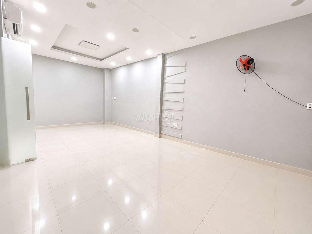 Biệt thự Nguyễn Kiệm 8 x18m 3 tầng sân rộng