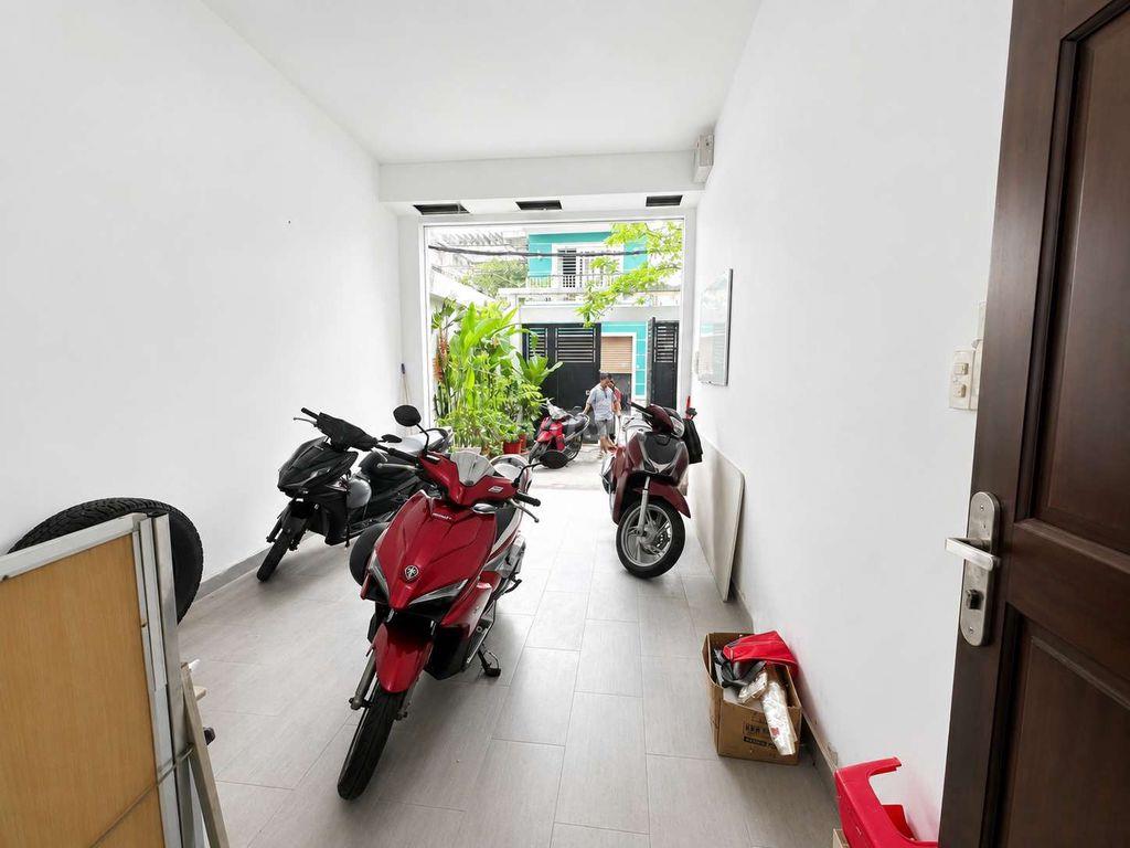 Biệt thự Nguyễn Kiệm 8 x18m 3 tầng sân rộng