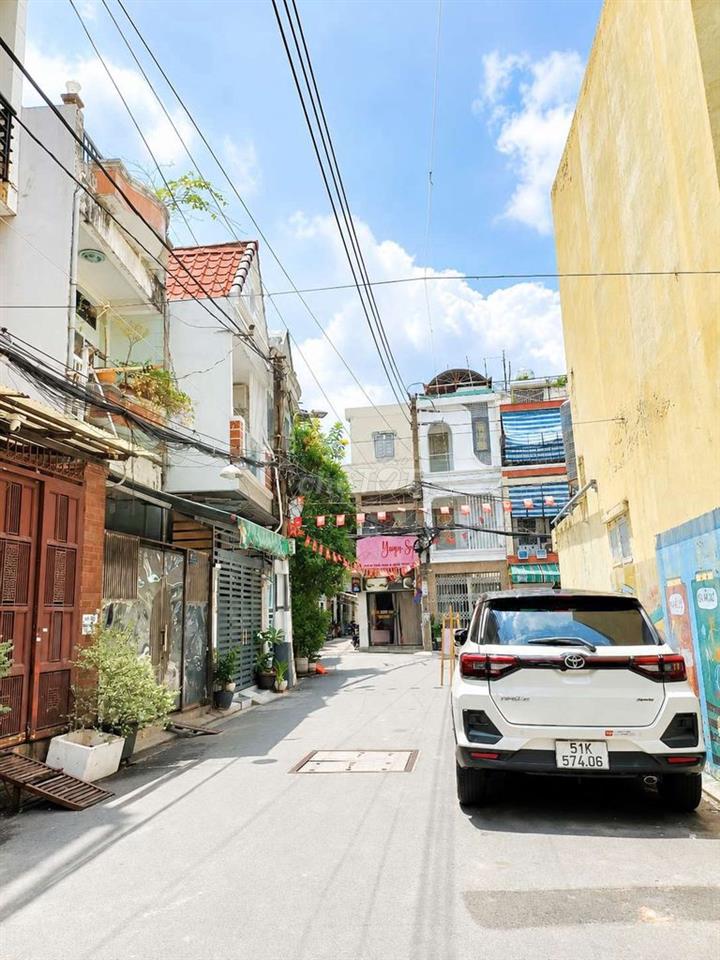 Mặt Bằng trệt Huỳnh Văn Bánh 43m2 có sân rộng lối đi riêng thoáng mát