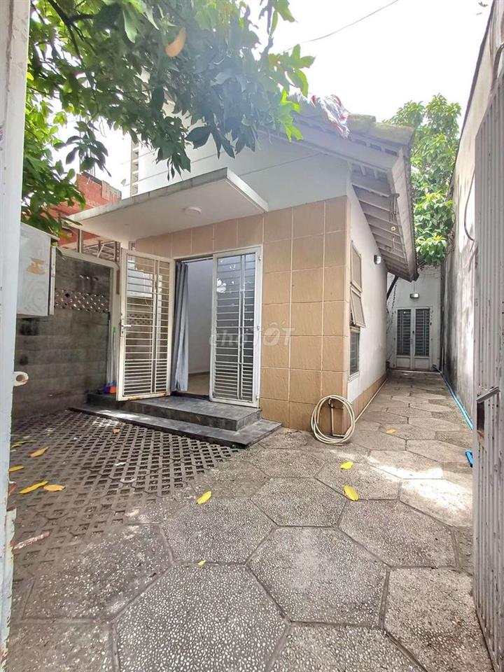 Nhà sân thoáng HXH Nguyễn Hồng Đào 5,4 x 21m  3 PHÒNG 3 Máy Lạnh 