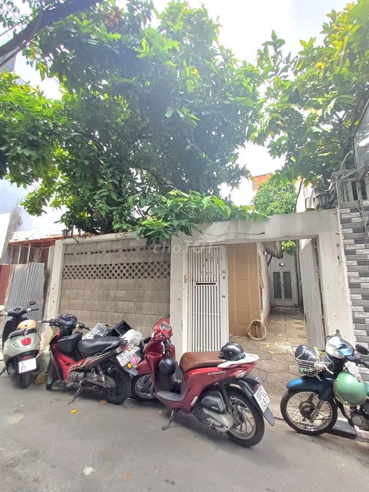 Nhà sân thoáng HXH Nguyễn Hồng Đào 5,4 x 21m  3 PHÒNG 3 Máy Lạnh 