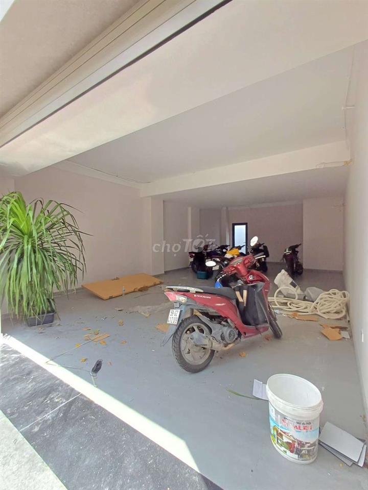 Mặt bằng trệt Hoàng Sa 6x11m mới cứng, hoàn toàn tách biệt