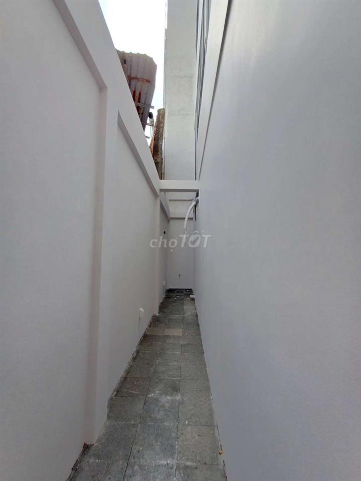 Mặt bằng trệt Hoàng Sa 6x11m mới cứng, hoàn toàn tách biệt