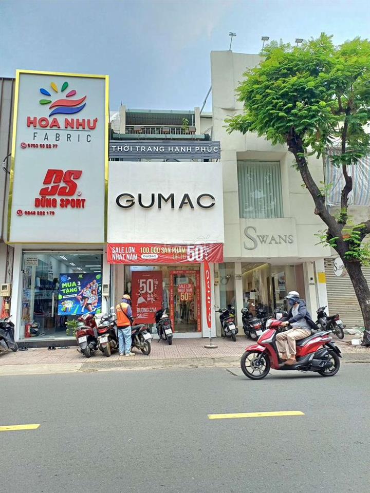 MẶT TIỀN HUỲNH VĂN BÁNH 4 X17M 2 LẦU VỈA HÈ RỘNG