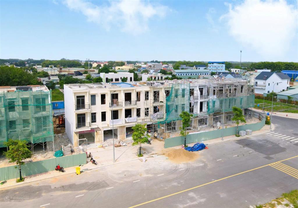 Villa 120m² khu compound đt746b sát vsip 3 chỉ 4 tỷ vì sao khách xem xong lại xuống tiền ngay?