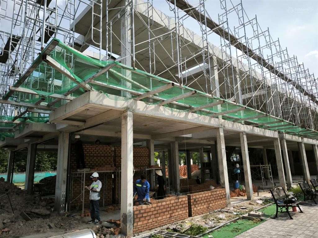 Villa 120m² khu compound đt746b sát vsip 3 chỉ 4 tỷ vì sao khách xem xong lại xuống tiền ngay?