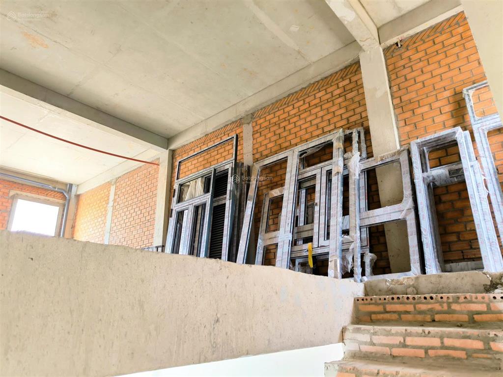 Villa 120m² khu compound đt746b sát vsip 3 chỉ 4 tỷ vì sao khách xem xong lại xuống tiền ngay?