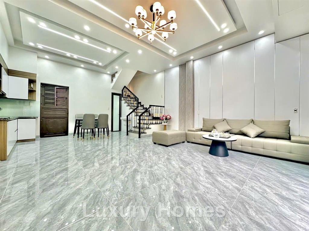 Gia đình cần bán gấp căn nhà mặt đường nguyễn văn linh