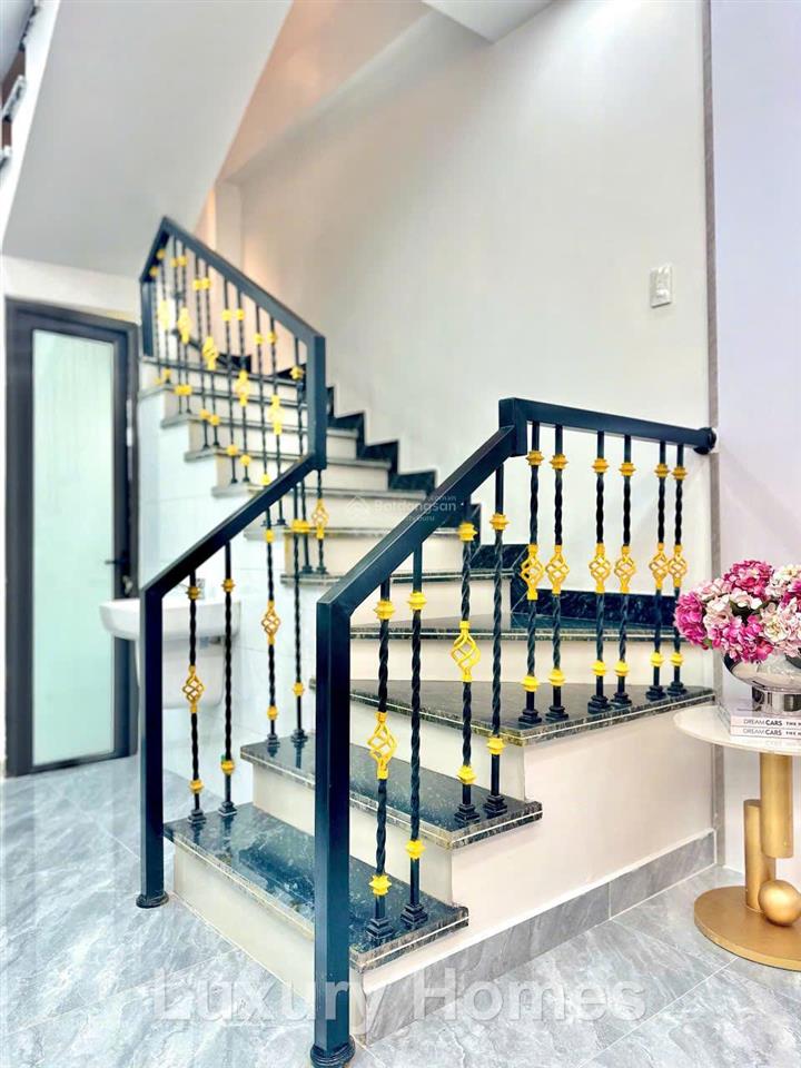 Gia đình cần bán gấp căn nhà mặt đường nguyễn văn linh