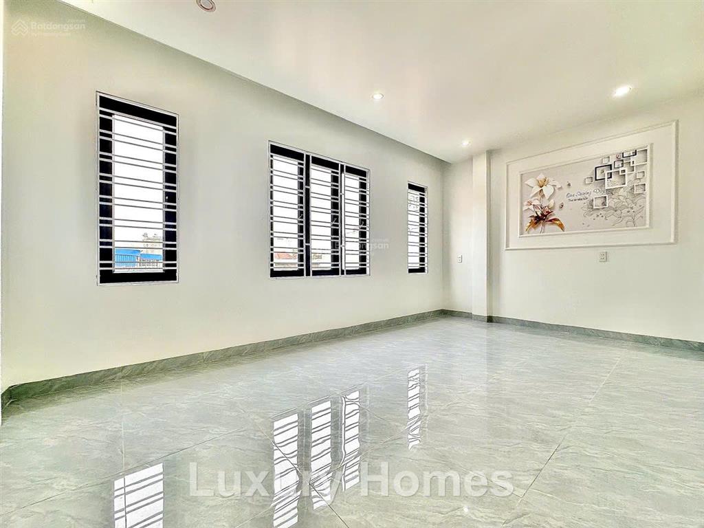Gia đình cần bán gấp căn nhà mặt đường nguyễn văn linh
