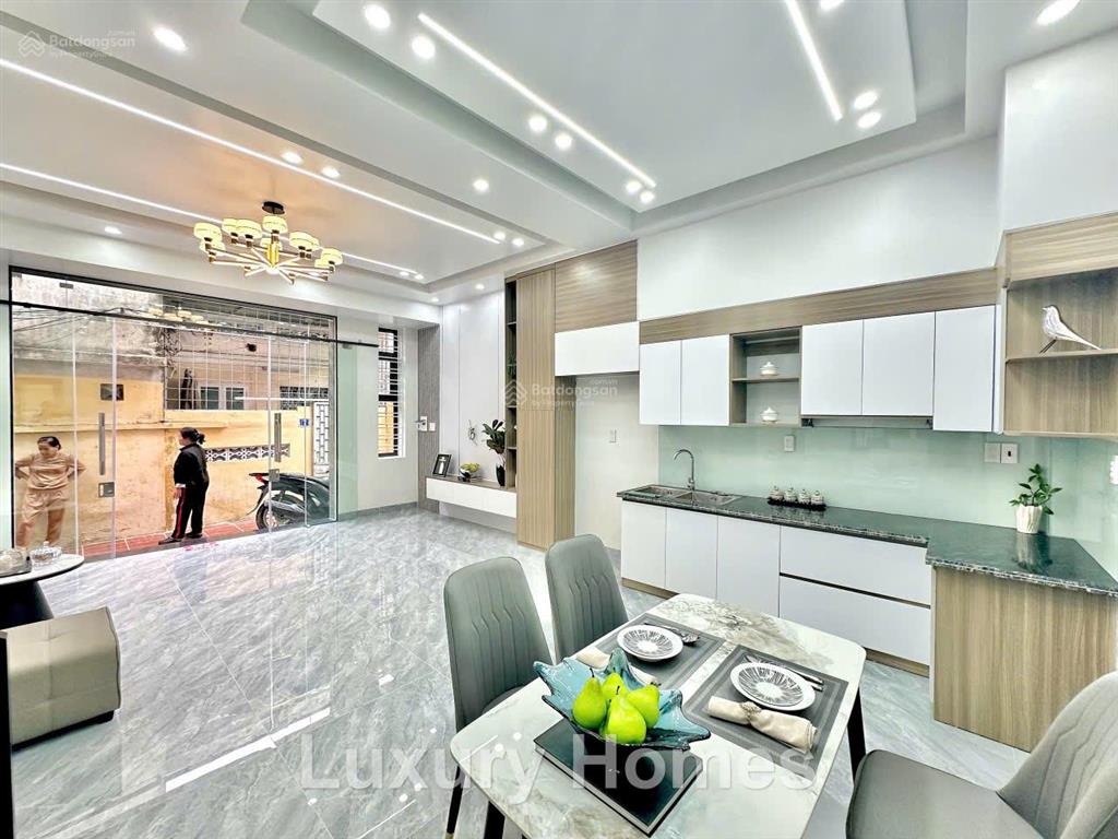 Gia đình cần bán gấp căn nhà mặt đường nguyễn văn linh