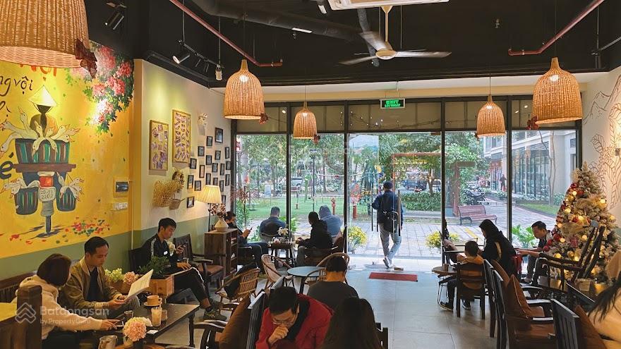 Tôi cần bán căn shop chân đế tòa s1  12 đang cho thuê 20tr/tháng, diện tích 61.2m2 giá cực tốt