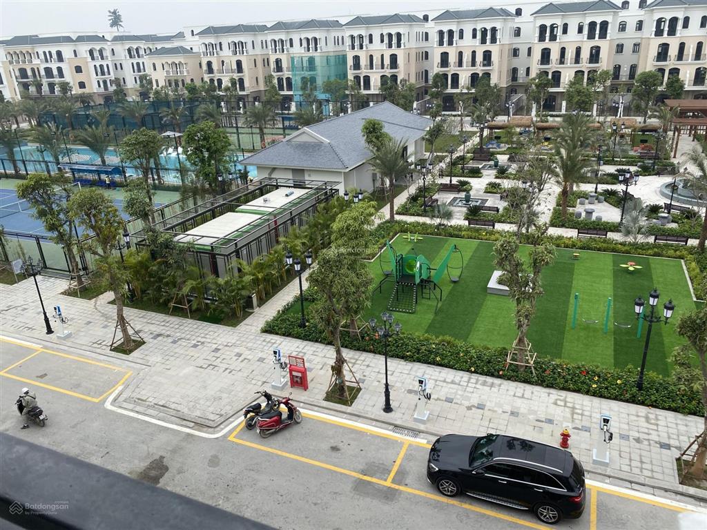 Cho thuê căn biệt thự song lập chà là 8, chính giữa công viên vườn hoa trung tâm, full tiện ích