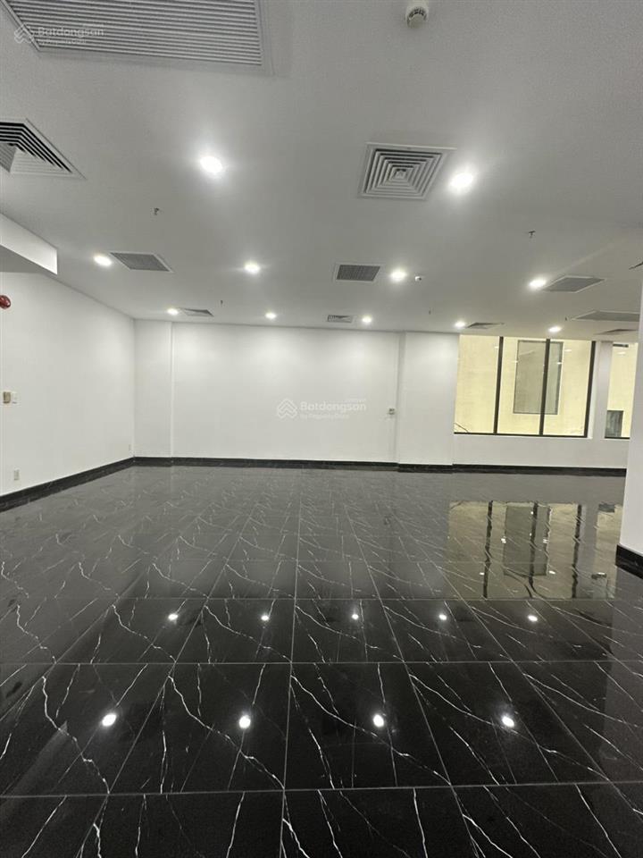 Cho thuê mặt bằng quận 1 setup sẵn, lối đi riêng tại tầng g của toà nhà zeta core 10 tầng