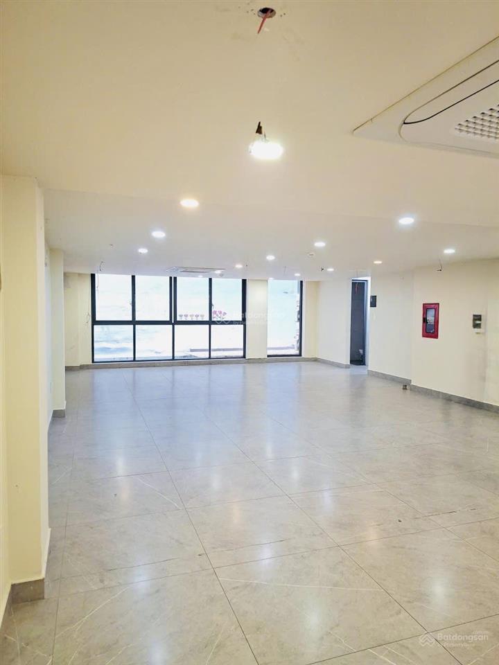Cho thuê mặt bằng  setup sẵn, lối đi riêng tại tầng trệt và 1 trong toà nhà zeta tân bình