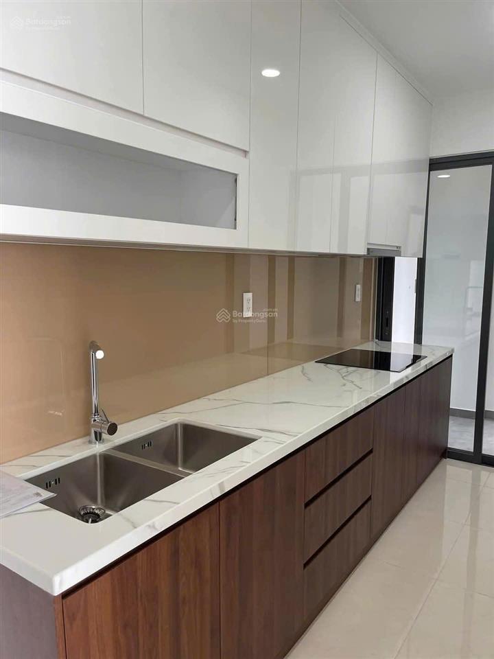 Cho thuê ch phú đông sky garden 2pn 2wc, có ít nội thất. giá 9tr.  0906 028 ***