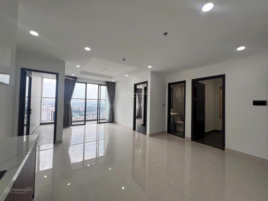 Cho thuê ch phú đông sky garden 2pn 2wc, có ít nội thất. giá 9tr.  0906 028 ***