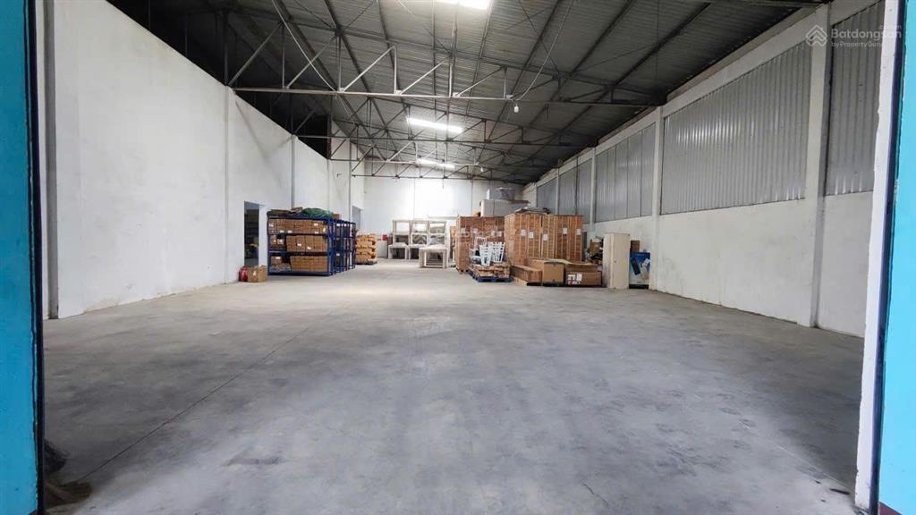 Cho thuê kho xưởng ngay ql1a, gần ngã tư linh xuân, thủ đức 270m2. giá 25tr/tháng.  0906 028 ***