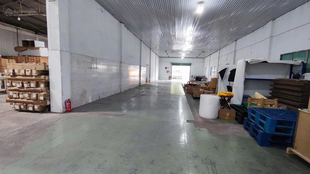 Cho thuê kho xưởng ngay ql1a, gần ngã tư linh xuân, thủ đức 270m2. giá 25tr/tháng.  0906 028 ***