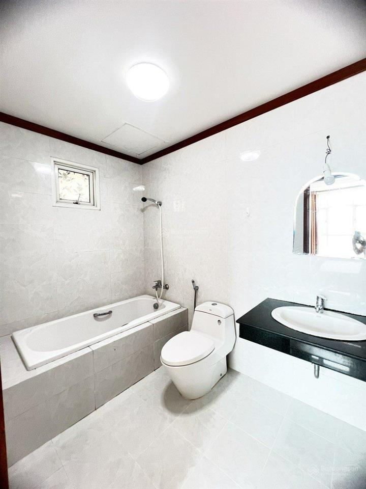 Phòng mới wc riêng đủ nội thất trong chung cư hoàng anh thanh bình với an ninh 24/24 ở quận 7