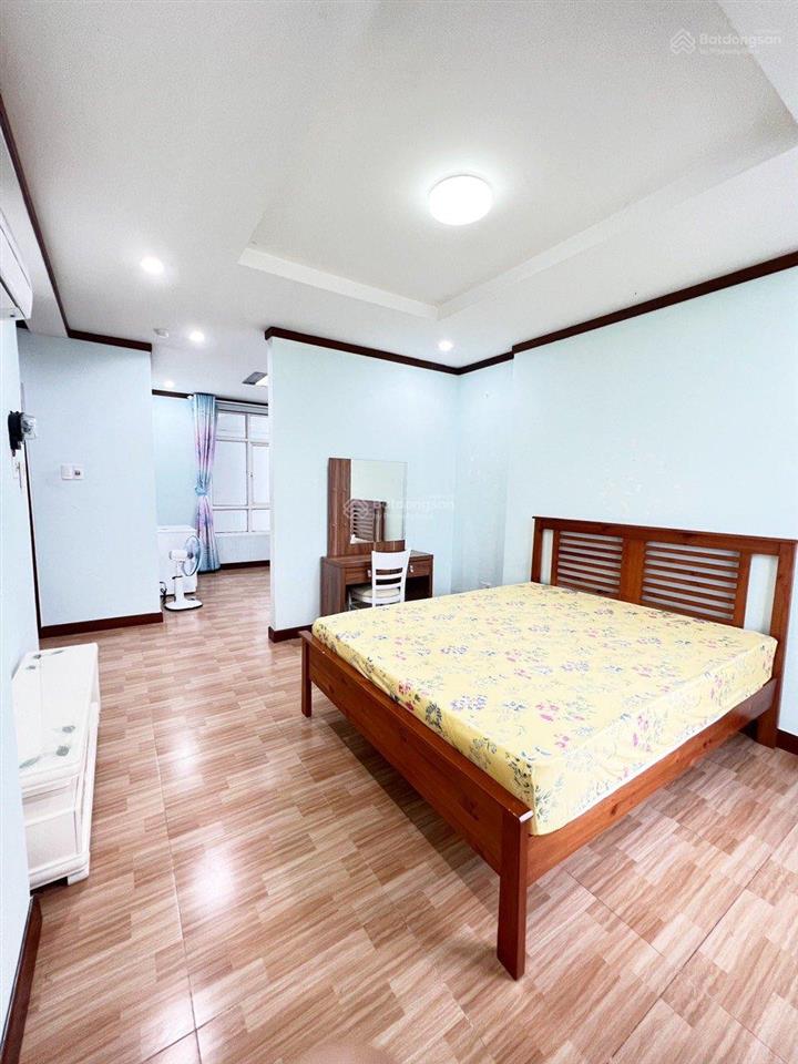 Phòng mới đủ nội thất trong căn hộ cho nam ở chung cư giai việt với an ninh 24/24 ở quận 8