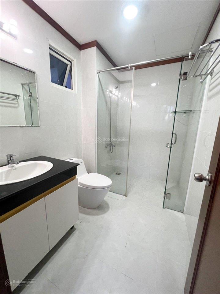 Phòng mới đủ nội thất trong chung cư hoàng anh thanh bình với an ninh 24/24 ở quận 7