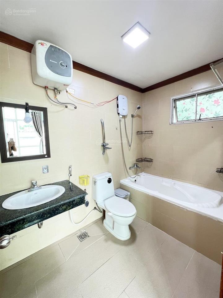 Phòng mới có wc riêng trong phòng cho nam gần đh tđt và đh rmit