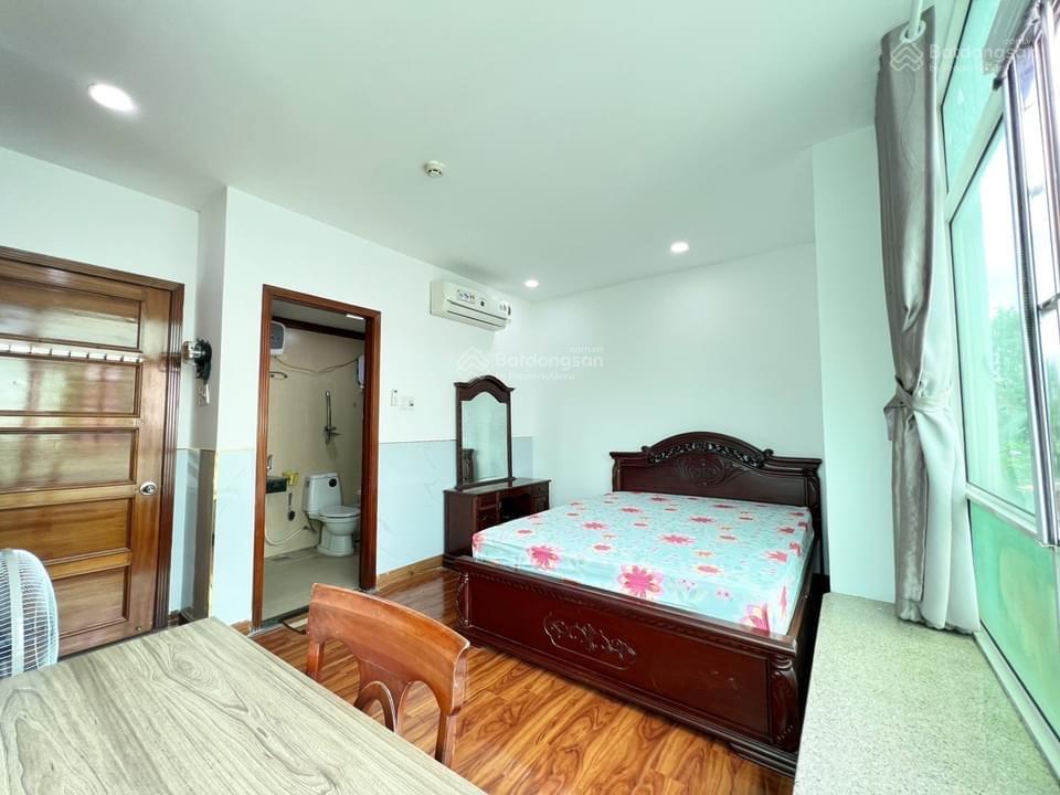 Phòng mới có wc riêng trong phòng cho nam gần đh tđt và đh rmit