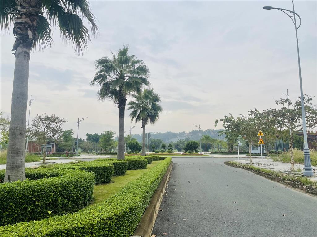 Kẹt tiền bán gấp nền biệt thự 2 mặt tiền 240m2 golf long thành biên hòa new city giá 3 tỷ 990