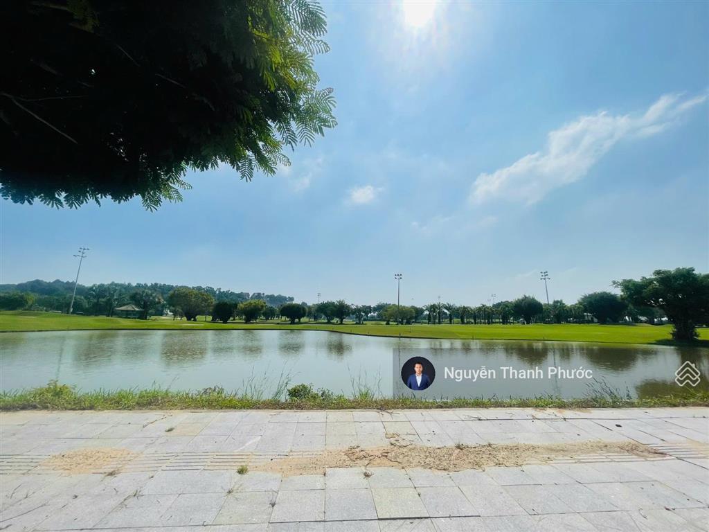 Chính chủ cần tiền gửi bán nhanh nền góc biệt thự hiếm view sân golf, 800m2 full thổ cư chỉ 18tr/m2