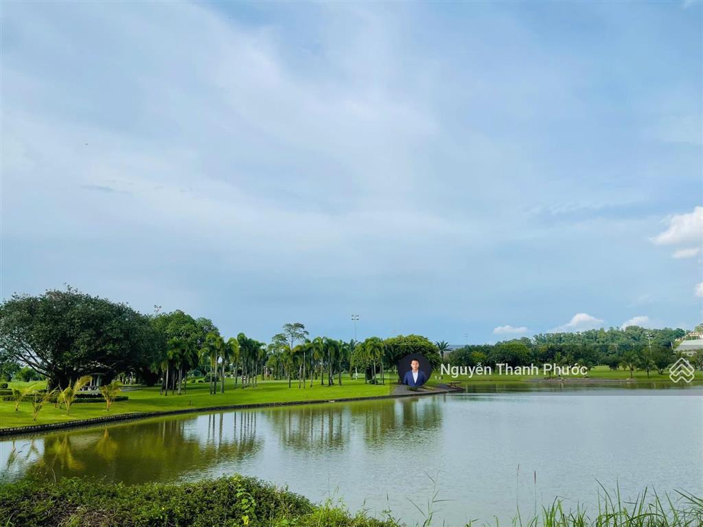 Chính chủ cần tiền gửi bán nhanh nền góc biệt thự hiếm view sân golf, 800m2 full thổ cư chỉ 18tr/m2