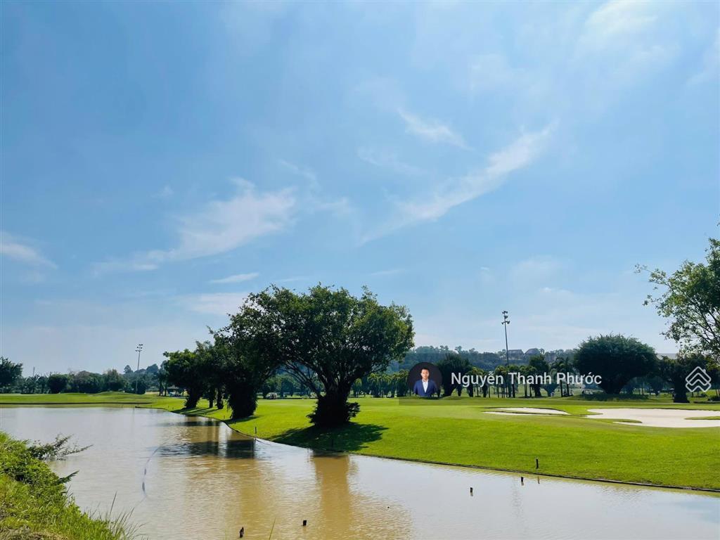 Chính chủ cần tiền gửi bán nhanh nền góc biệt thự hiếm view sân golf, 800m2 full thổ cư chỉ 18tr/m2