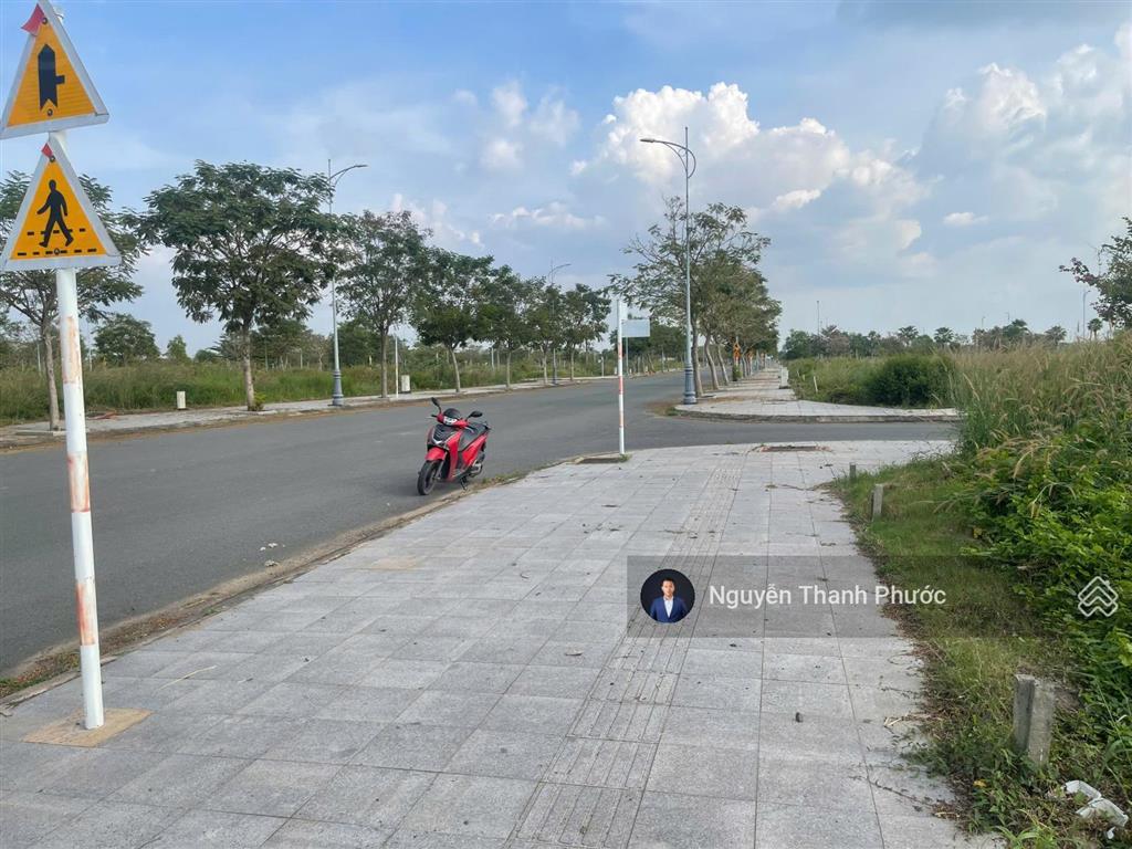 Bán gấp nền nhà phố đường 24m shr chỉ 20tr/m2, nền đẹp không cống, không tủ điện