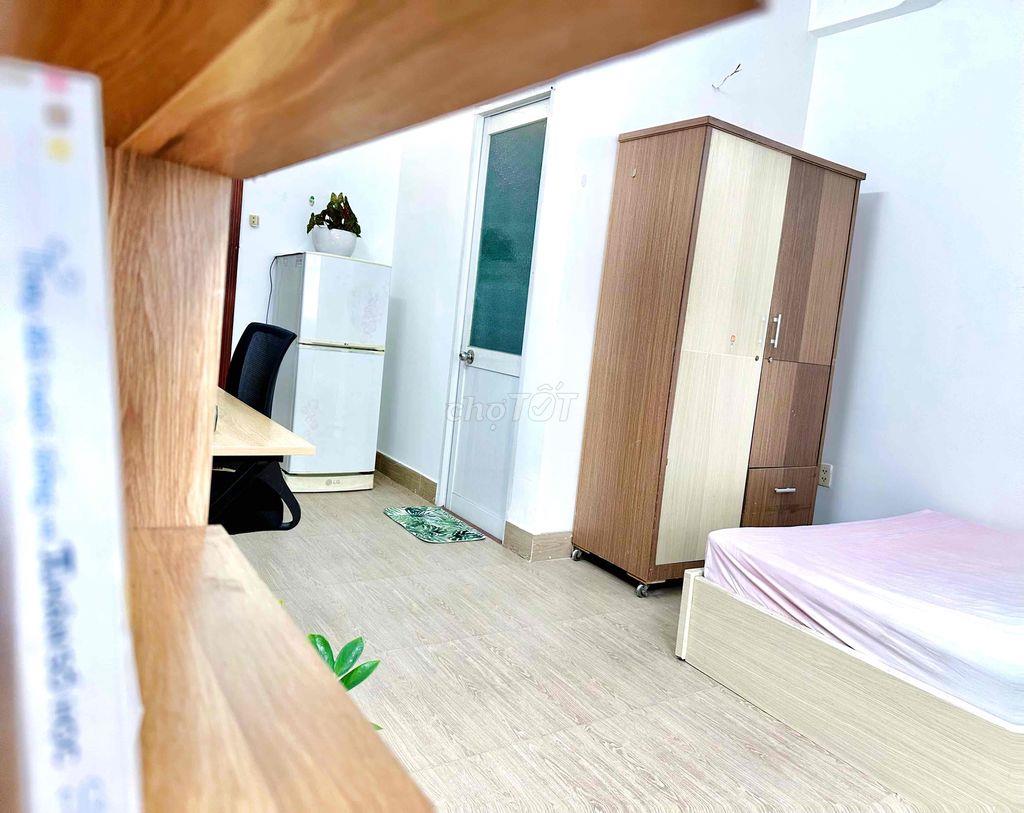 Phòng full nội thất 25m2 ngay trung tâm quận 1