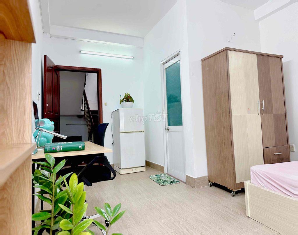 Phòng full nội thất 25m2 ngay trung tâm quận 1