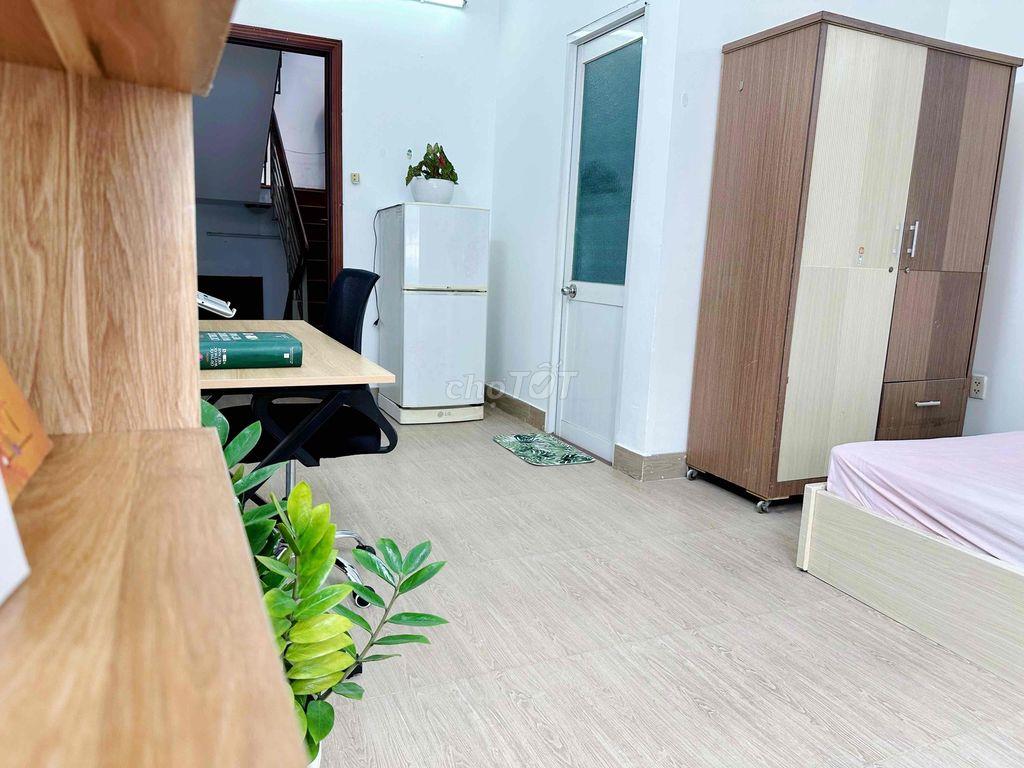 Phòng full nội thất 25m2 ngay trung tâm quận 1