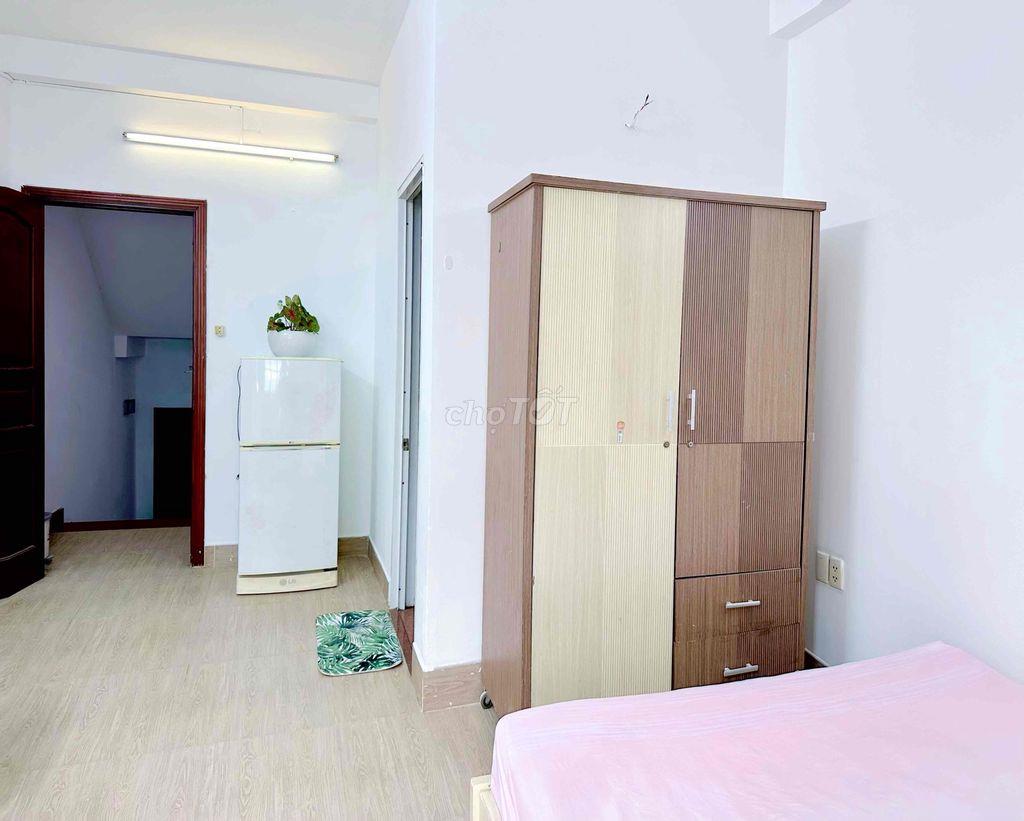 Phòng full nội thất 25m2 ngay trung tâm quận 1