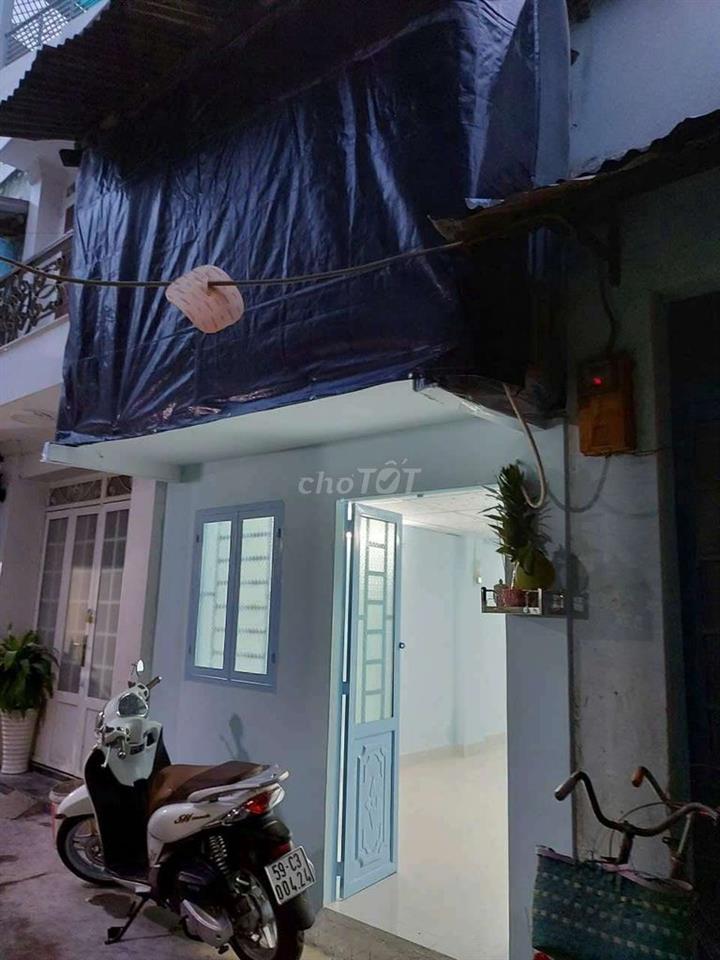 cần bán nhà quận4