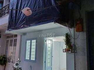 cần bán nhà quận4