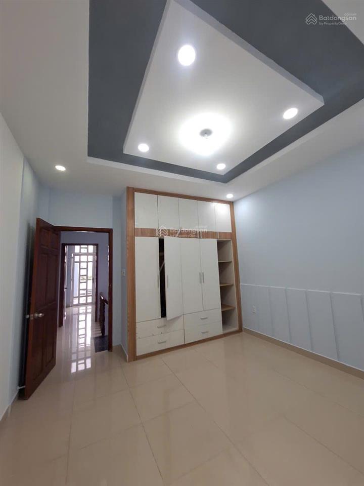 Cho thuê nhà nguyên căn 766 ql13, dt sử dụng 200m2. cách ngã tư bình triệu 10 phút xe máy