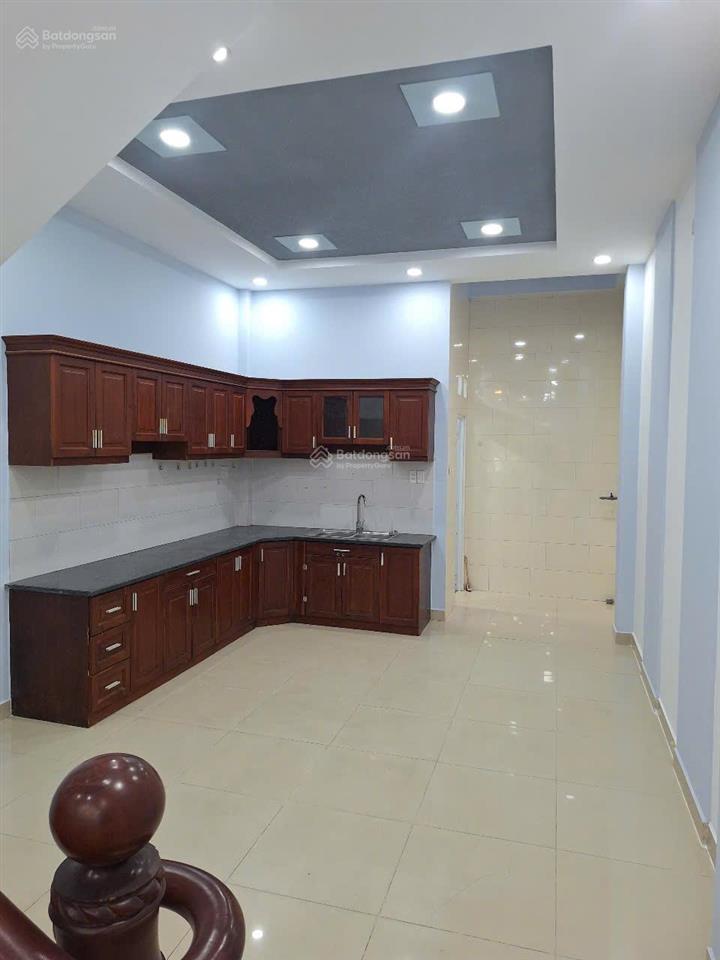 Cho thuê nhà nguyên căn 766 ql13, dt sử dụng 200m2. cách ngã tư bình triệu 10 phút xe máy