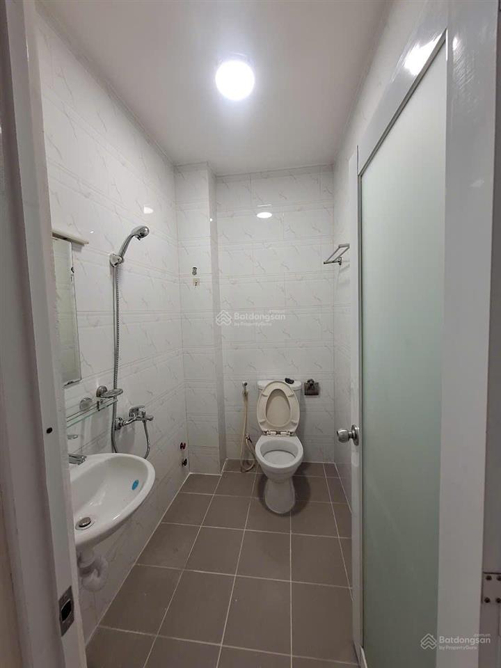 Cho thuê nhà nguyên căn 766 ql13, dt sử dụng 200m2. cách ngã tư bình triệu 10 phút xe máy