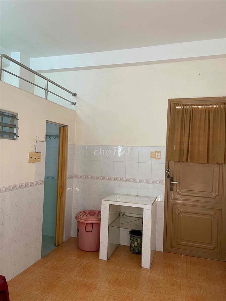 Phòng 15m2 cho thuê ngay khu ẩm thực Phan Xích Long