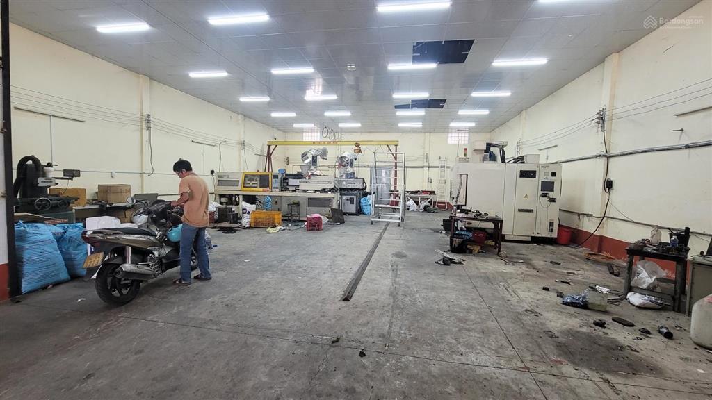 Cho thuê kho xưởng 450m2  đường xe công 20f tân phú( giáp tân bình)